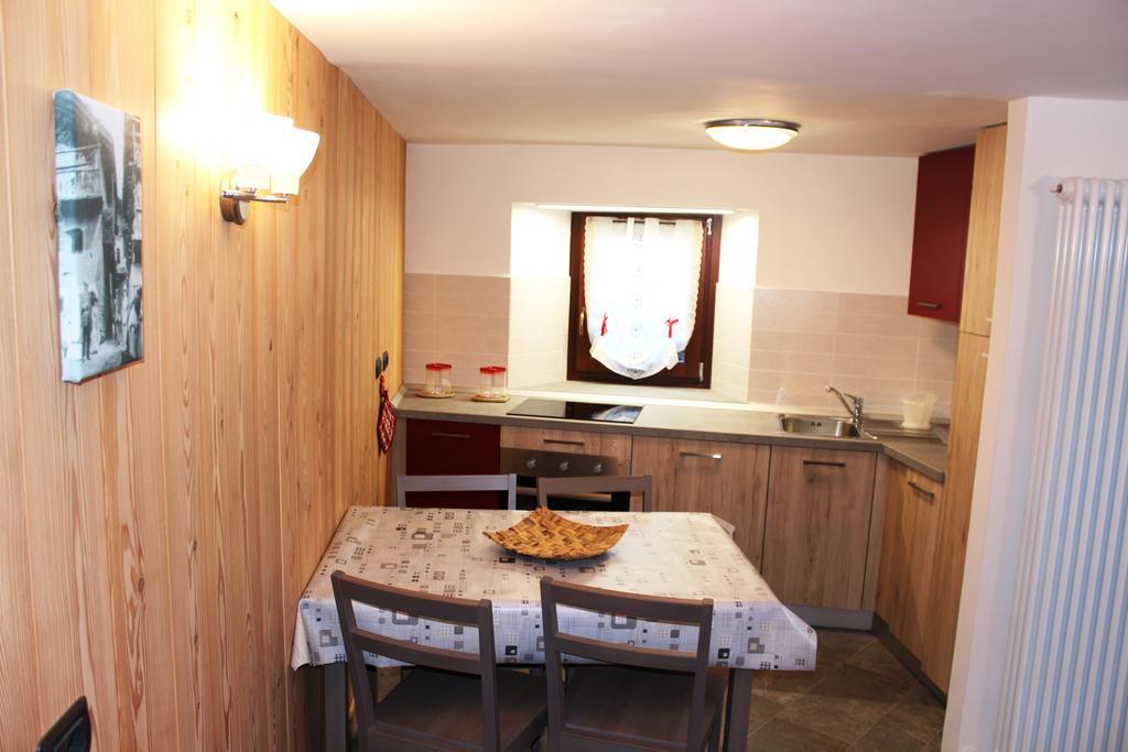 Maison Leveque Brusson Bagian luar foto